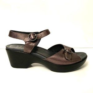 Dansko June Pewter (metallic gray) Sandals Size 40--like new
